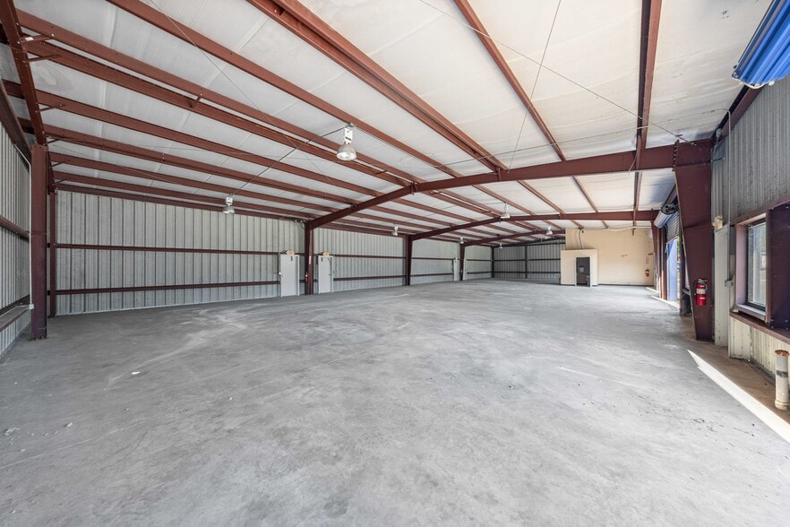 More Photos Of 4377 SW 35th St, Ocala Warehouse For Lease