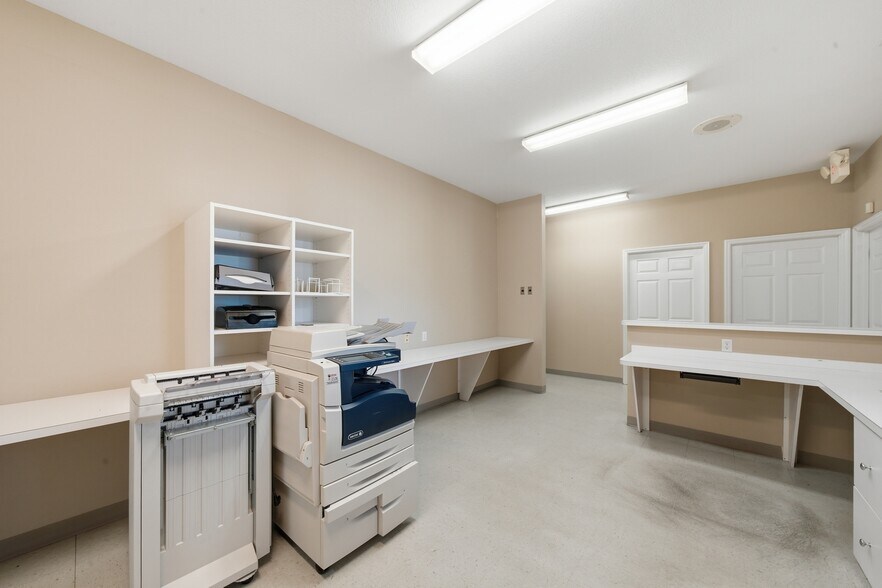 More Photos Of 401 W Interlake Blvd, Lake Placid Office For Sale