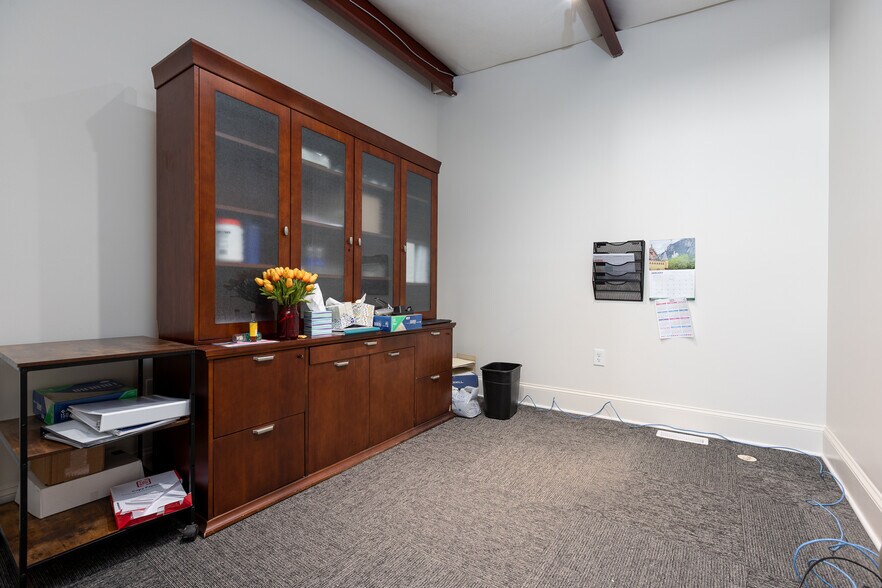 More Photos Of 1050 W Innovation Dr, Kearney Warehouse For Sale