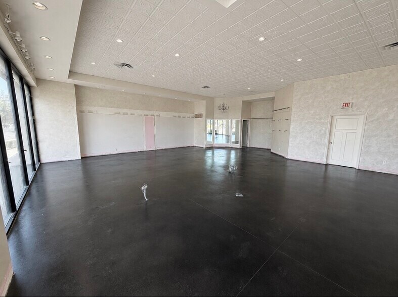 More Photos Of 2388-2400 Thousand Oaks Blvd, Thousand Oaks Freestanding For Lease