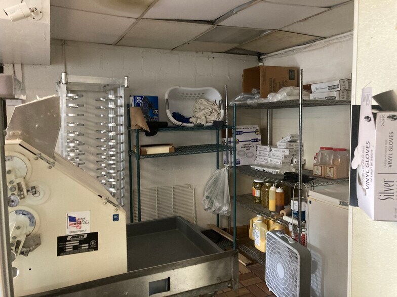 More Photos Of 2715-2719 W Broadway Ave, Minneapolis Fast Food For Sale