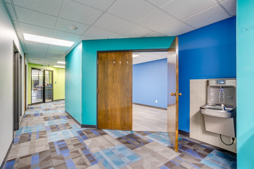 More Photos Of 500 W 1st Ave, Hutchinson Office For Sale