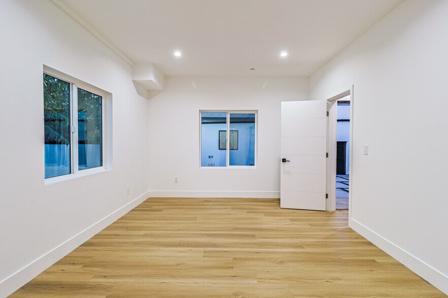More Photos Of 4842 W 17th St, Los Angeles Apartments For Sale