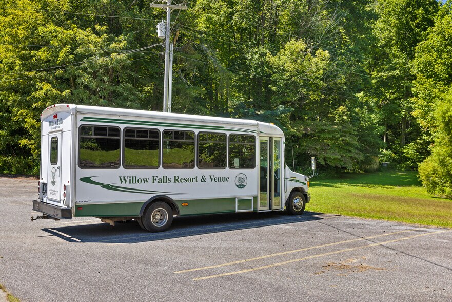 More Photos Of 340 Willow Creek Dr, Blue Ridge Hotel For Sale