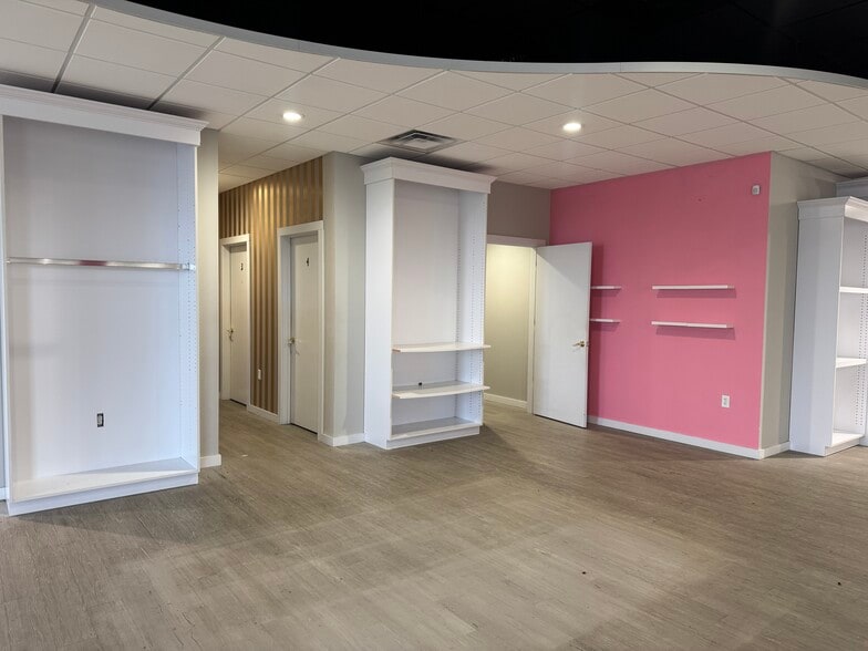 More Photos Of 2425 Scottsville Rd, Bowling Green Storefront Retail Office For Lease