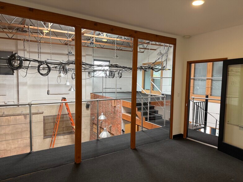 More Photos Of 8950-8956 Ellis Ave, Los Angeles Showroom For Lease