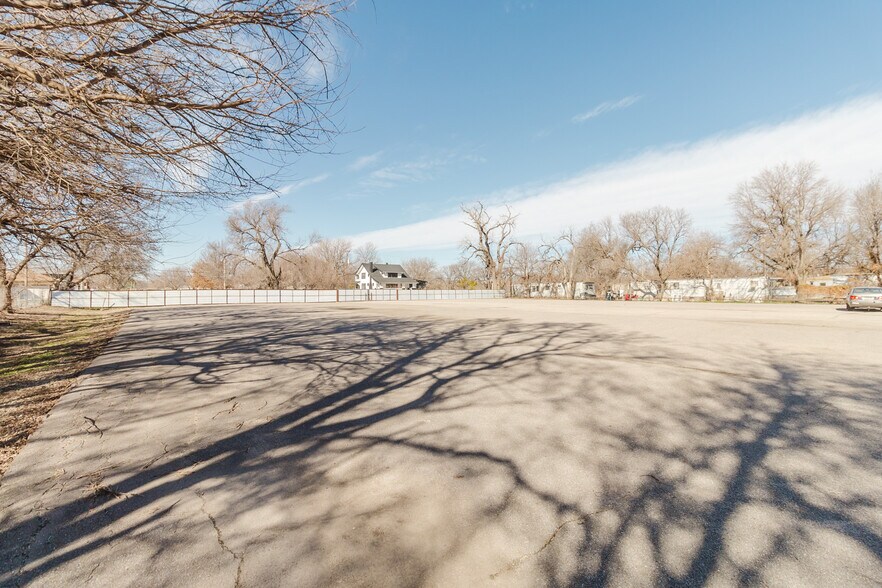 More Photos Of 3101 S Broadway St, Wichita Freestanding For Sale