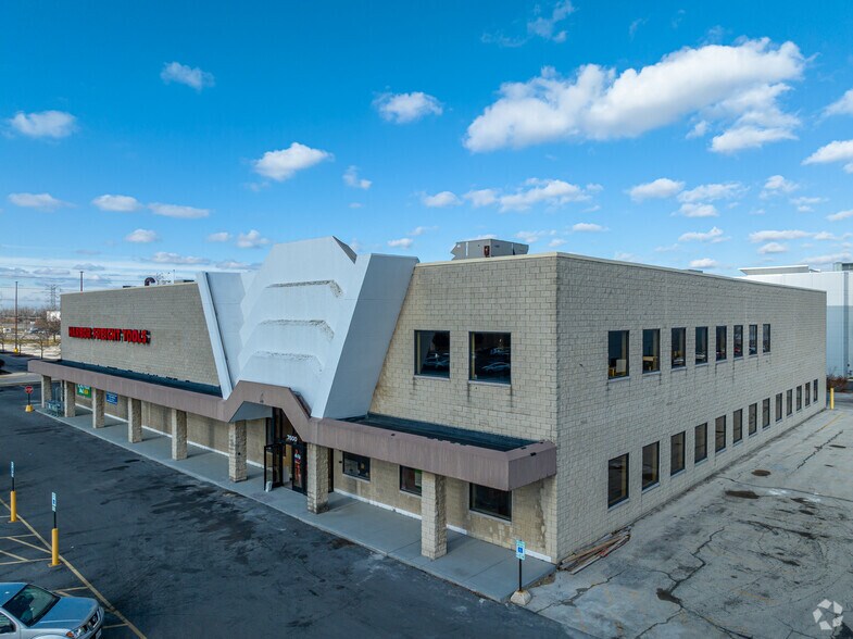 More Photos Of 7600 La Crosse Ave, Burbank Freestanding For Lease