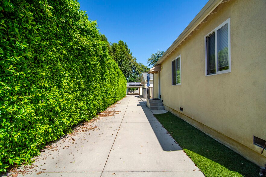More Photos Of 22839 Dolorosa St, Woodland Hills Multifamily For Lease