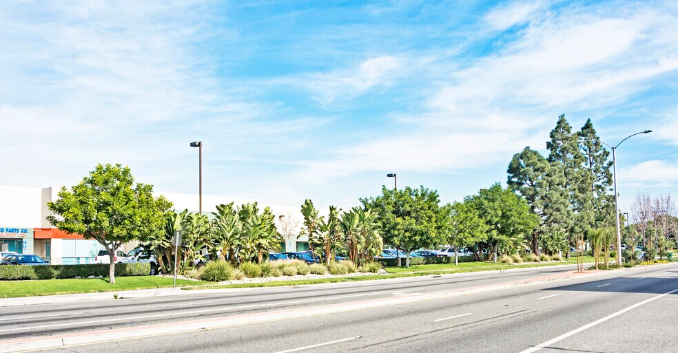 More Photos Of 12711 Ramona Blvd, Baldwin Park Warehouse For Lease