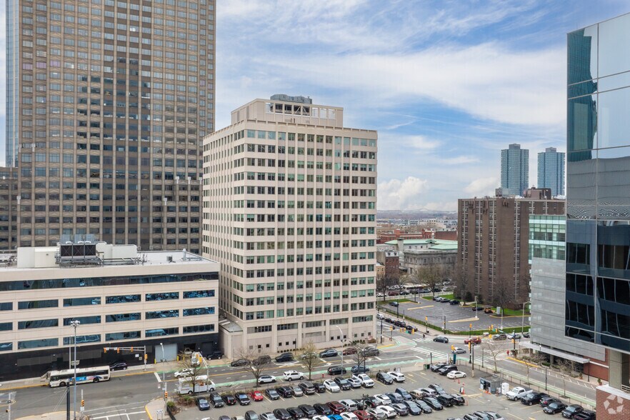 More Photos Of 30 Montgomery St, Jersey City Office For Lease