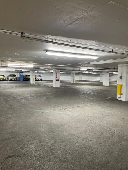 More Photos Of 49 W Maryland St, Indianapolis General Retail For Lease