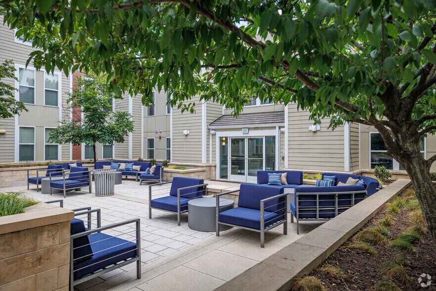 More Photos Of 622 S Broadway, Baltimore Apartments For Lease