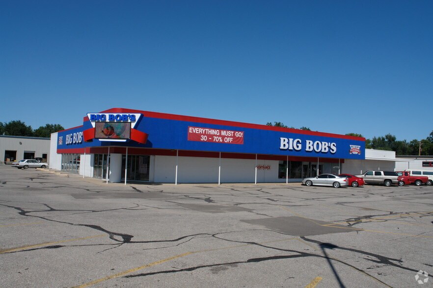 Primary Photo Of 1900 E Pawnee St, Wichita Freestanding For Sale