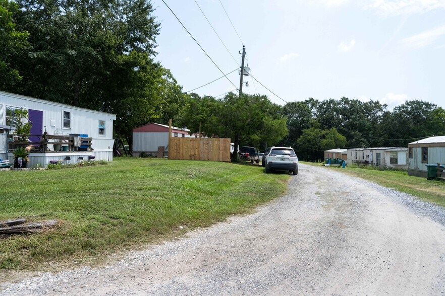 More Photos Of 3201 Wendy Lewis Rd, Bonifay Manufactured Housing Mobile Home Park For Sale