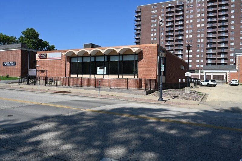 More Photos Of 517 S 4th St, Springfield General Retail For Sale