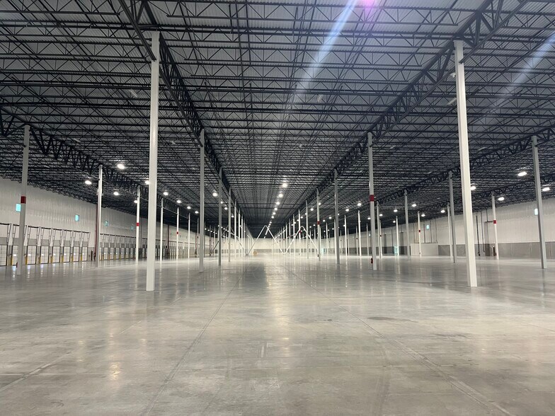 More Photos Of 475 Leominster Shirley Rd, Lunenburg Warehouse For Lease