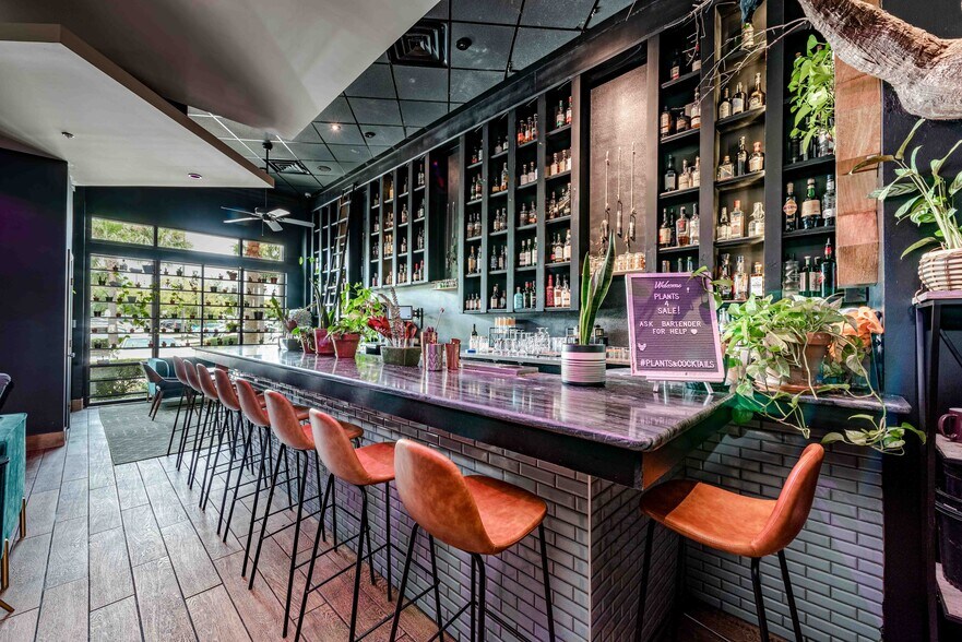 More Photos Of 4757 The Grove Dr, Windermere General Retail For Sale