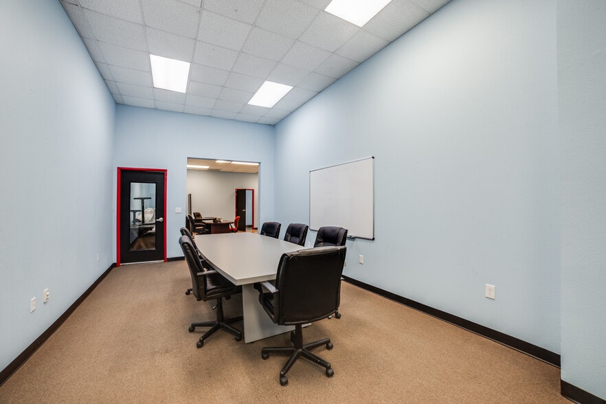 More Photos Of 10835 Gulfdale St, San Antonio Light Distribution For Sale