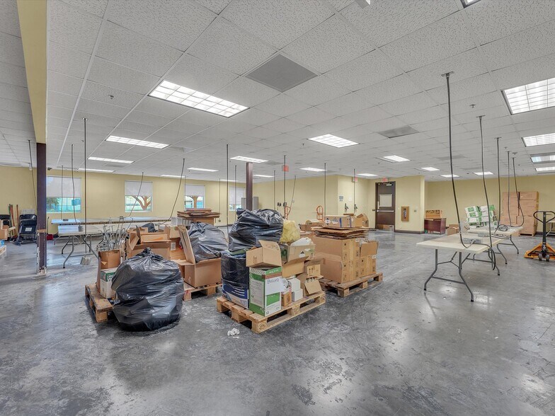 More Photos Of 2260 NW 114th Ave, Doral Warehouse For Lease
