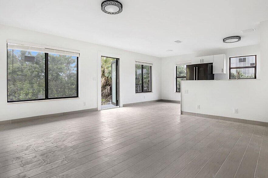 More Photos Of 2638 Lake Dr, Riviera Beach Apartments For Sale