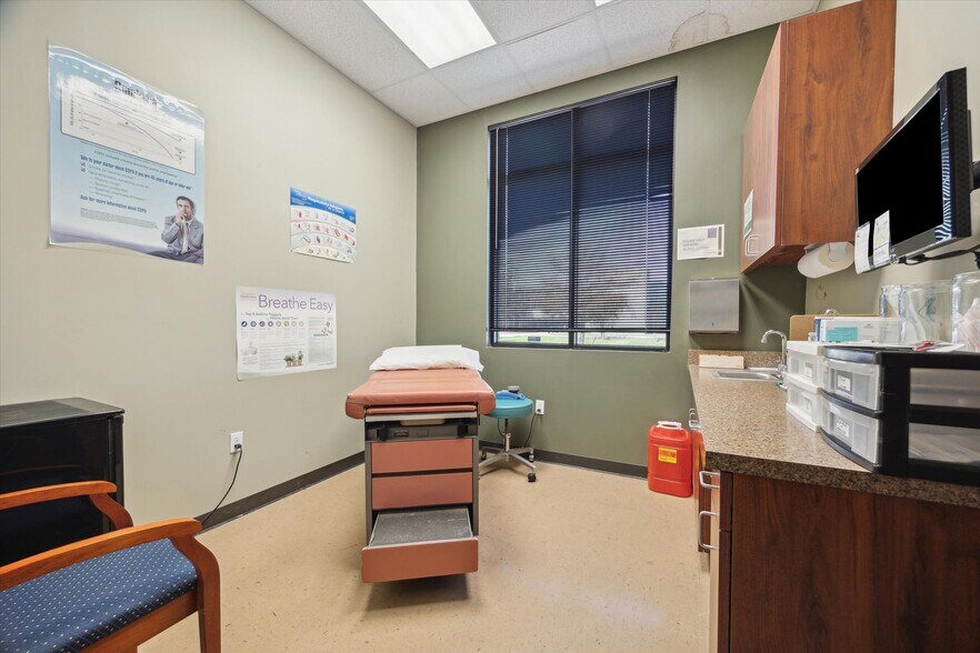 More Photos Of 14262 Gulf Fwy, Houston Medical For Lease