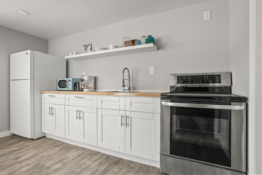 More Photos Of 8820 Rocky Creek Dr, Tampa Apartments For Sale