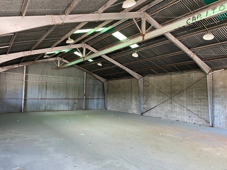 More Photos Of 1547 W Poplar St, San Antonio Warehouse For Sale