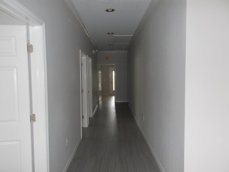 More Photos Of 11041-11043 Countryway Blvd, Tampa Office For Lease