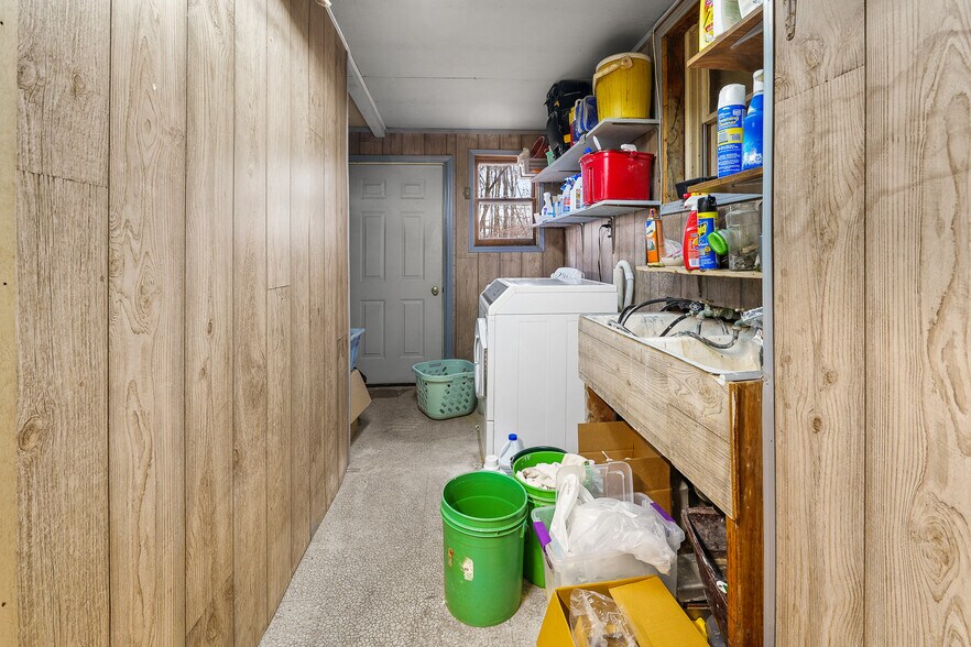 More Photos Of 4991 Arthur Rd, Slinger Hotel For Sale