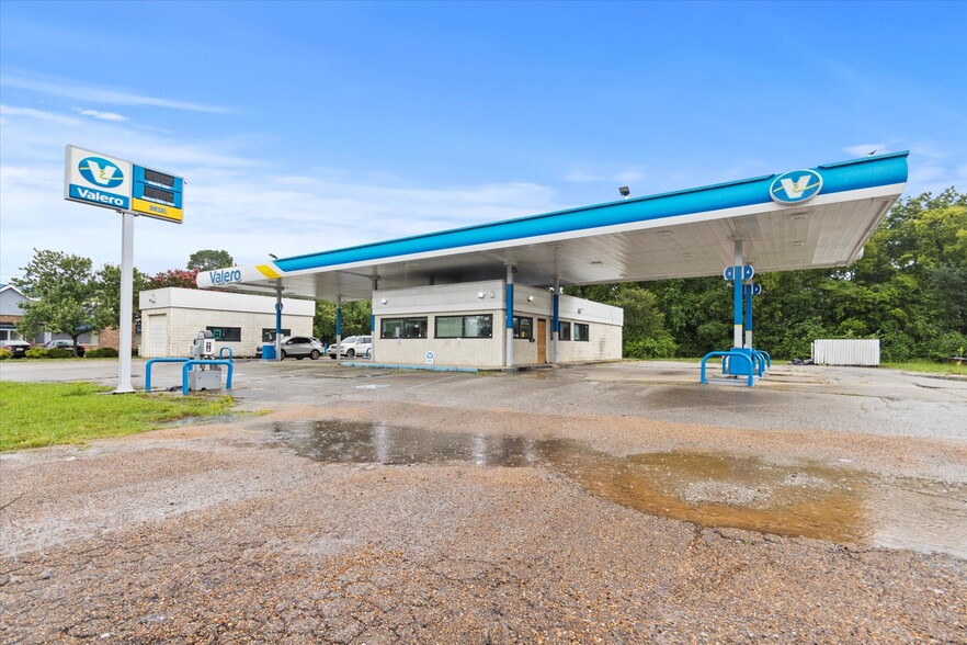 Primary Photo Of 204 Jordan Ln NW, Huntsville Service Station For Sale