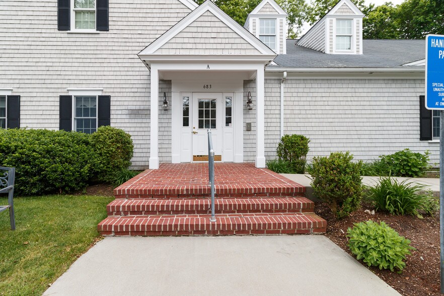 More Photos Of 683 Main St, Osterville Office For Sale