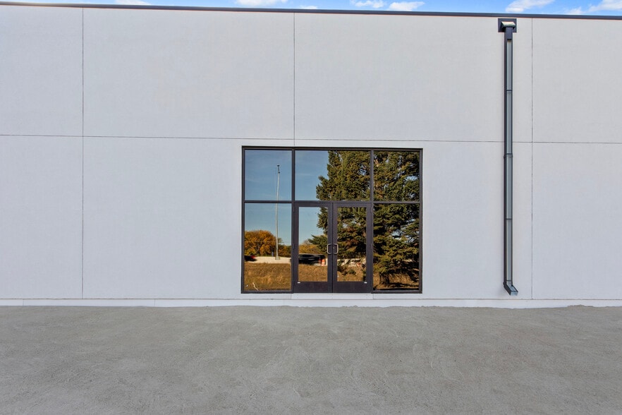 More Photos Of 550-630 Freeport Ave, Elk River Storefront Retail Office For Lease