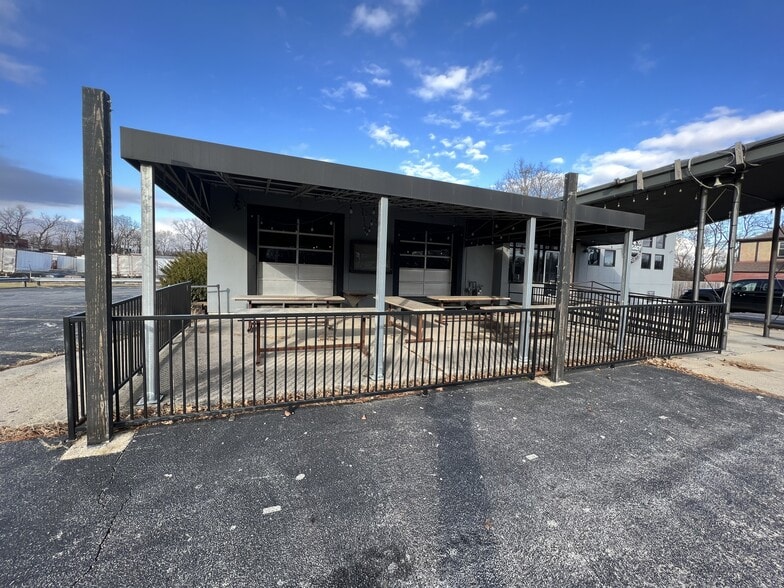 More Photos Of 340 Greenlawn Ave, Columbus Restaurant For Sale