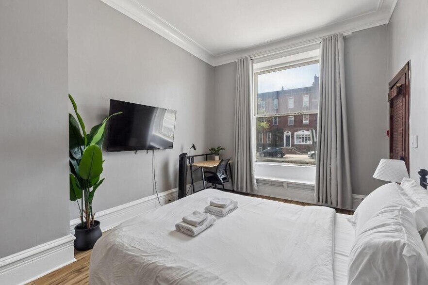 More Photos Of 1611 S Broad St, Philadelphia Specialty For Sale