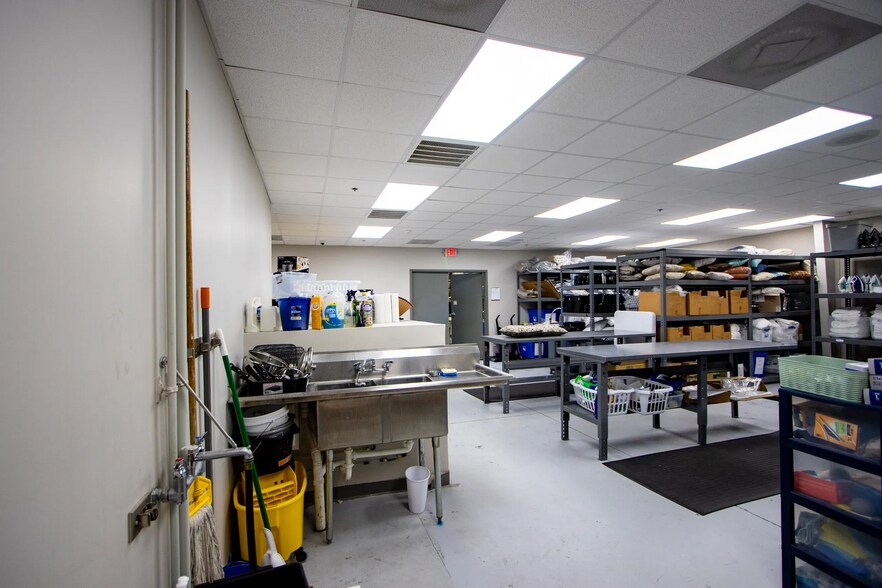 More Photos Of 115 Westpark Blvd, Columbia Manufacturing For Sale