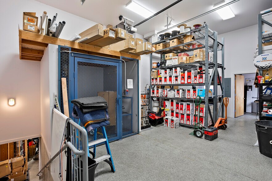 More Photos Of 1090 Cambridge Cir, Layton Flex For Sale