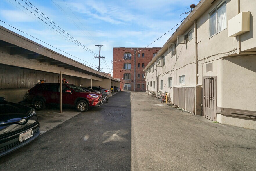 More Photos Of 228 S Mariposa Ave, Los Angeles Apartments For Sale