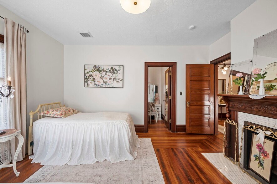 More Photos Of 610 W Washington St, Sandusky Specialty For Sale