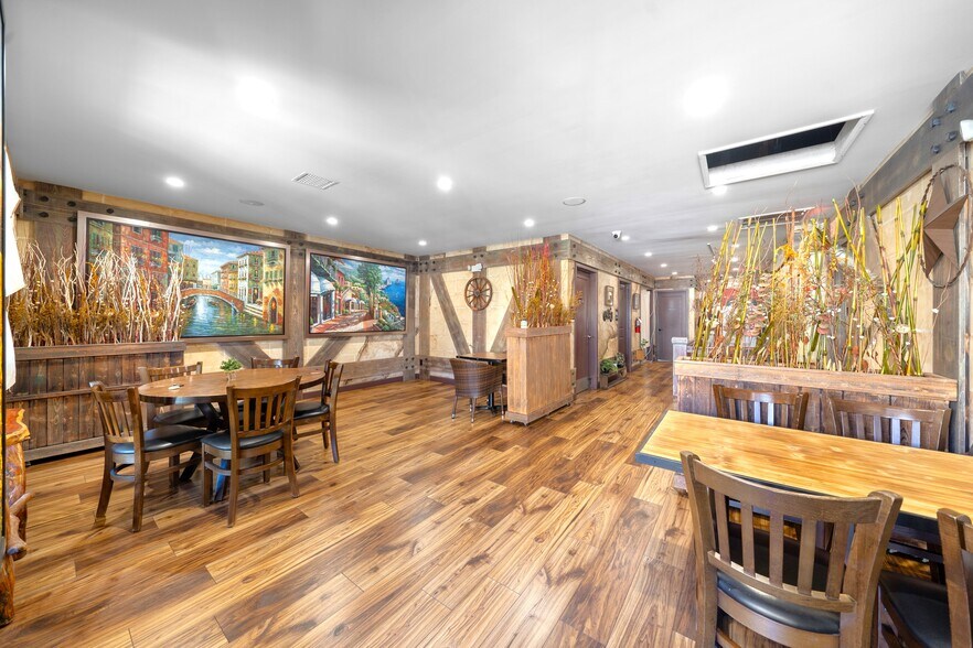 More Photos Of 228 S Oxford Ave, Los Angeles General Retail For Sale