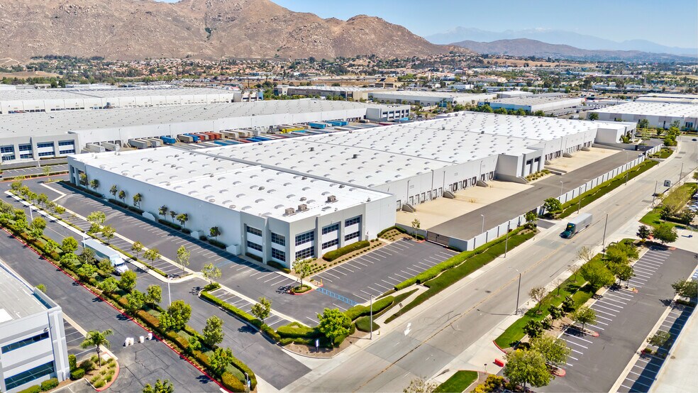 More Photos Of 6335 Sycamore Canyon Blvd, Riverside Warehouse For Lease