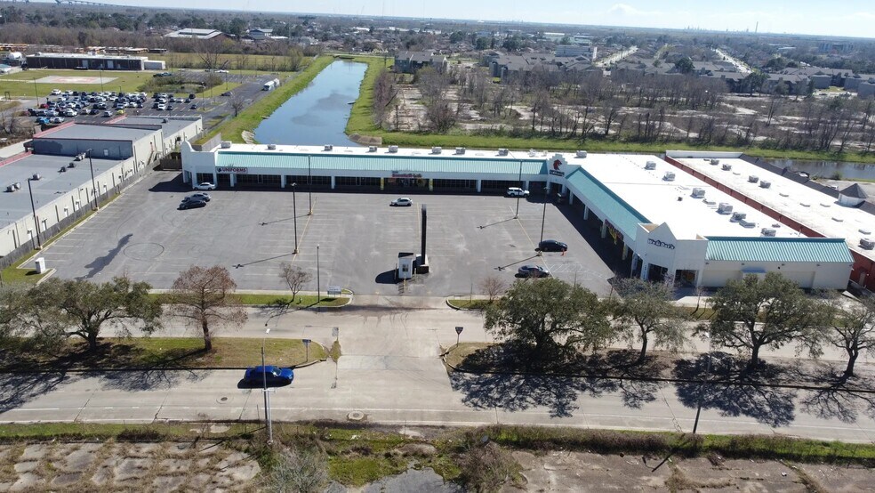 More Photos Of 9820 Lake Forest Blvd, New Orleans Freestanding For Lease