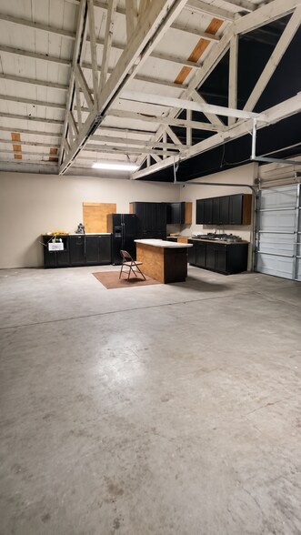 More Photos Of 6110 W Glendale Ave, Glendale Freestanding For Sale