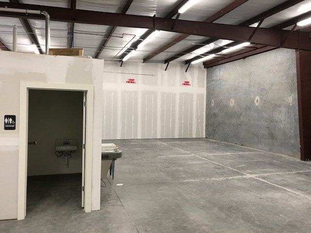 More Photos Of 304 E Pecan Blvd, McAllen Warehouse For Lease