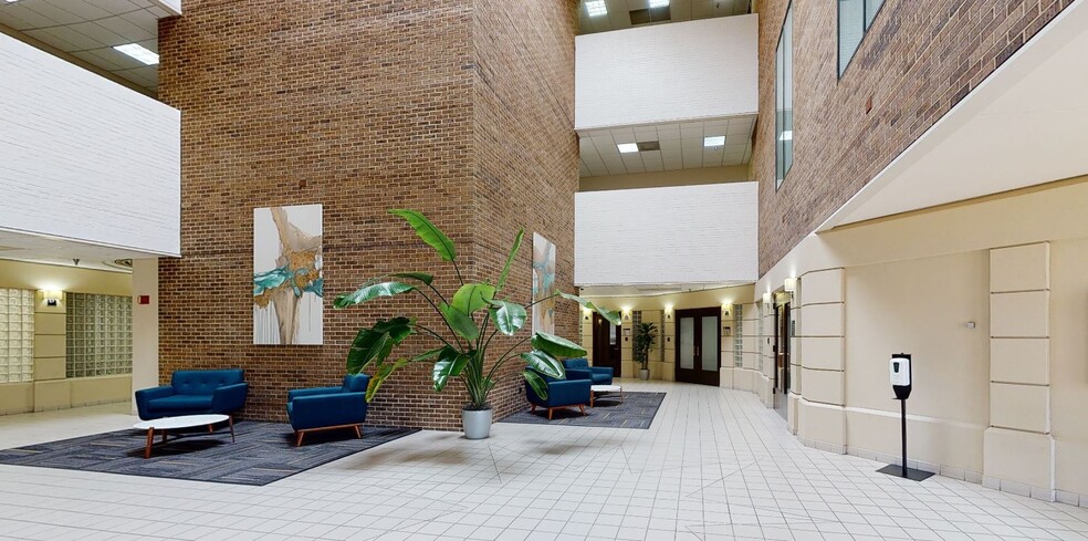 More Photos Of 3301 Airport Fwy, Bedford Office For Lease