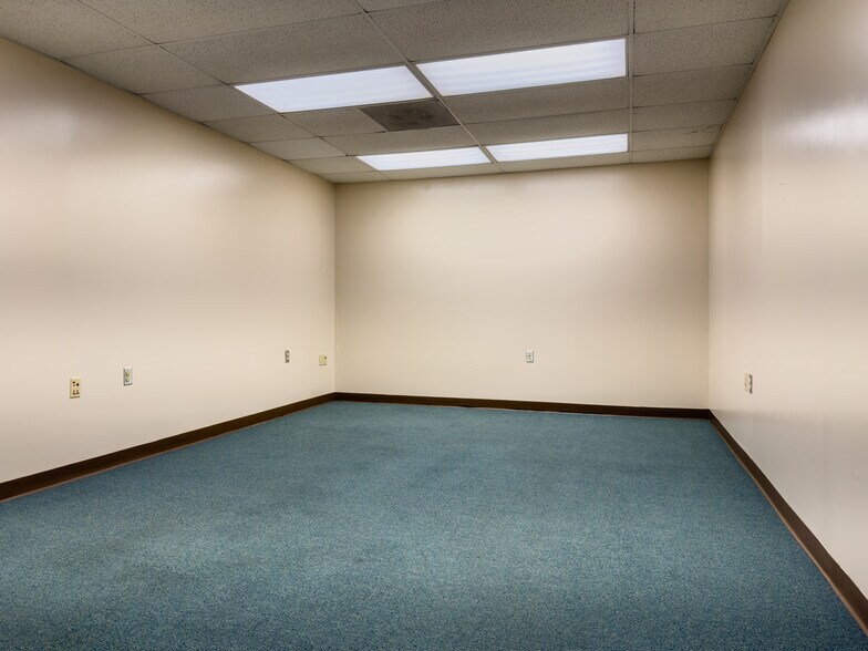 More Photos Of 1679 E State Route 29, Urbana Showroom For Sale