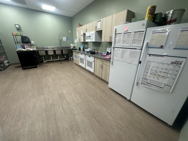 More Photos Of 1625 US Highway 61 N, Lancaster Warehouse For Sale