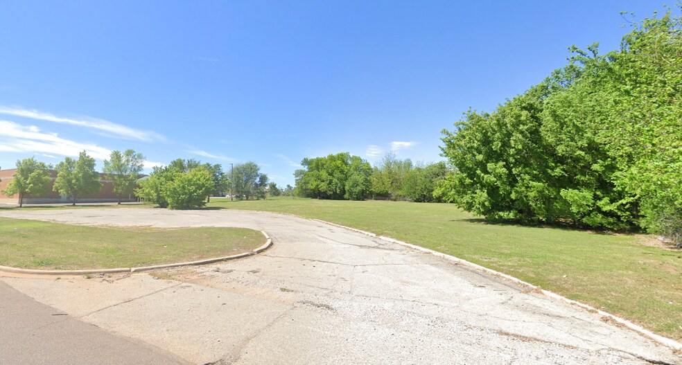 More Photos Of 2526 N Douglas Blvd, Spencer Land For Sale