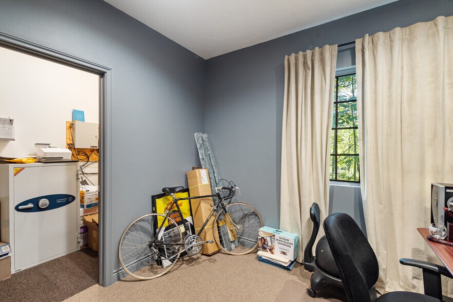 More Photos Of 440 W Centre Ave, Portage Office For Sale