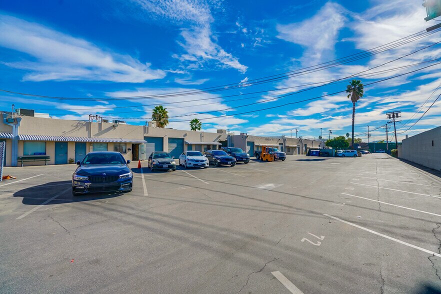 Primary Photo Of 10835-10845 Vanowen St, North Hollywood Warehouse For Lease